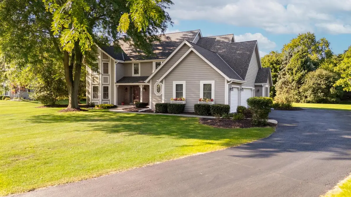 7123 W Lantern LANE, Mequon, WI 53092 - #1