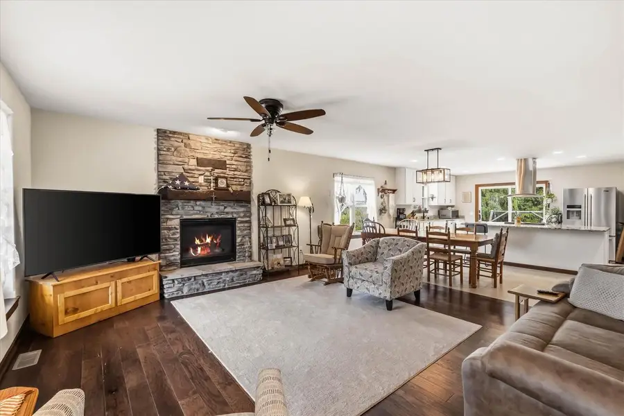 2748 Gateway AVENUE, Hartford, WI 53027 - #2