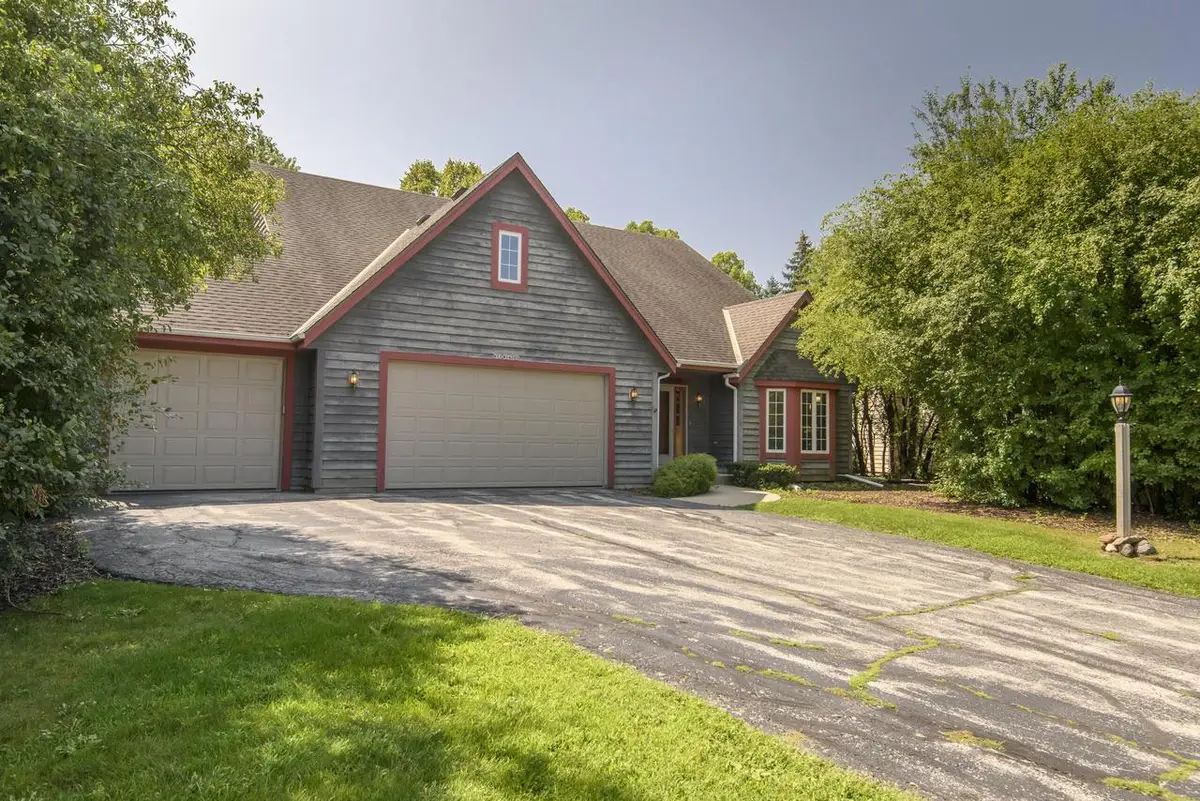 N52W14305 Thornhill DRIVE, Menomonee Falls, WI 53051 - #1