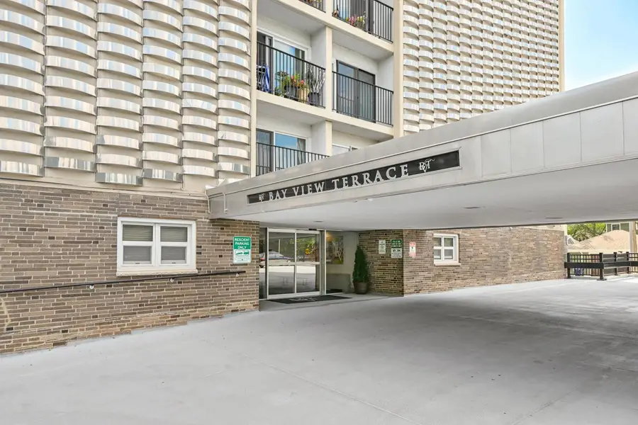 2525 S Shore DRIVE #8E, Milwaukee, WI 53207 - #2