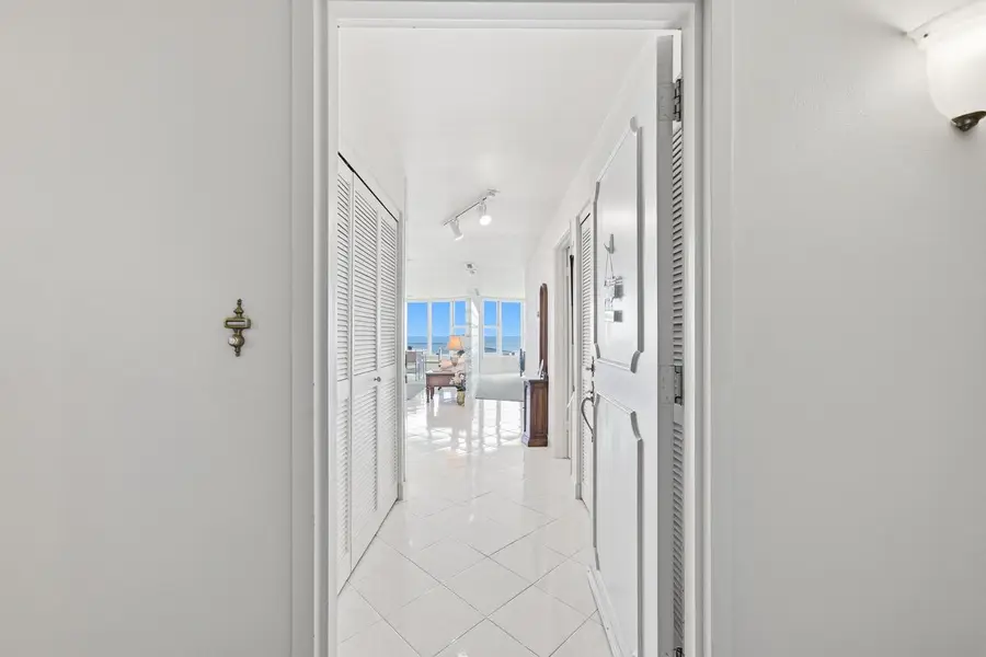 2525 S Shore DRIVE #8E, Milwaukee, WI 53207 - #3