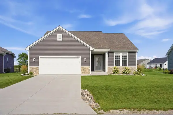 W218N16071 Tiger Lily DRIVE, Jackson, WI 53037