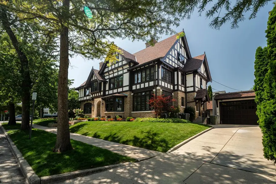 3107 N Shepard AVENUE, Milwaukee, WI 53211 - #3