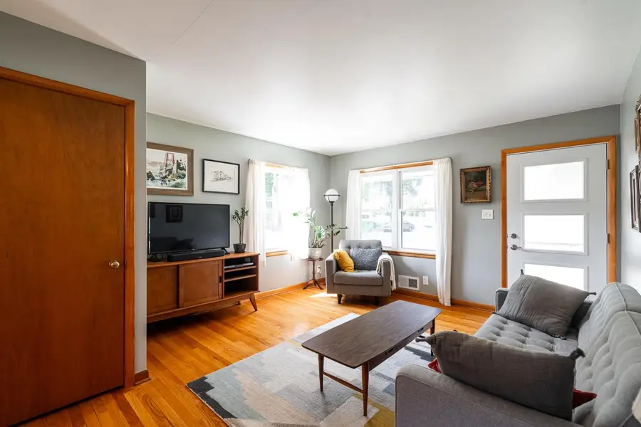 4014 S Logan COURT, Milwaukee, WI 53207 - #2