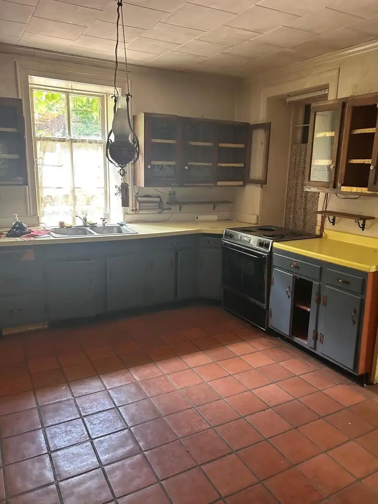 232 E Hamilton ROAD, Cedarburg, WI 53012 - #2