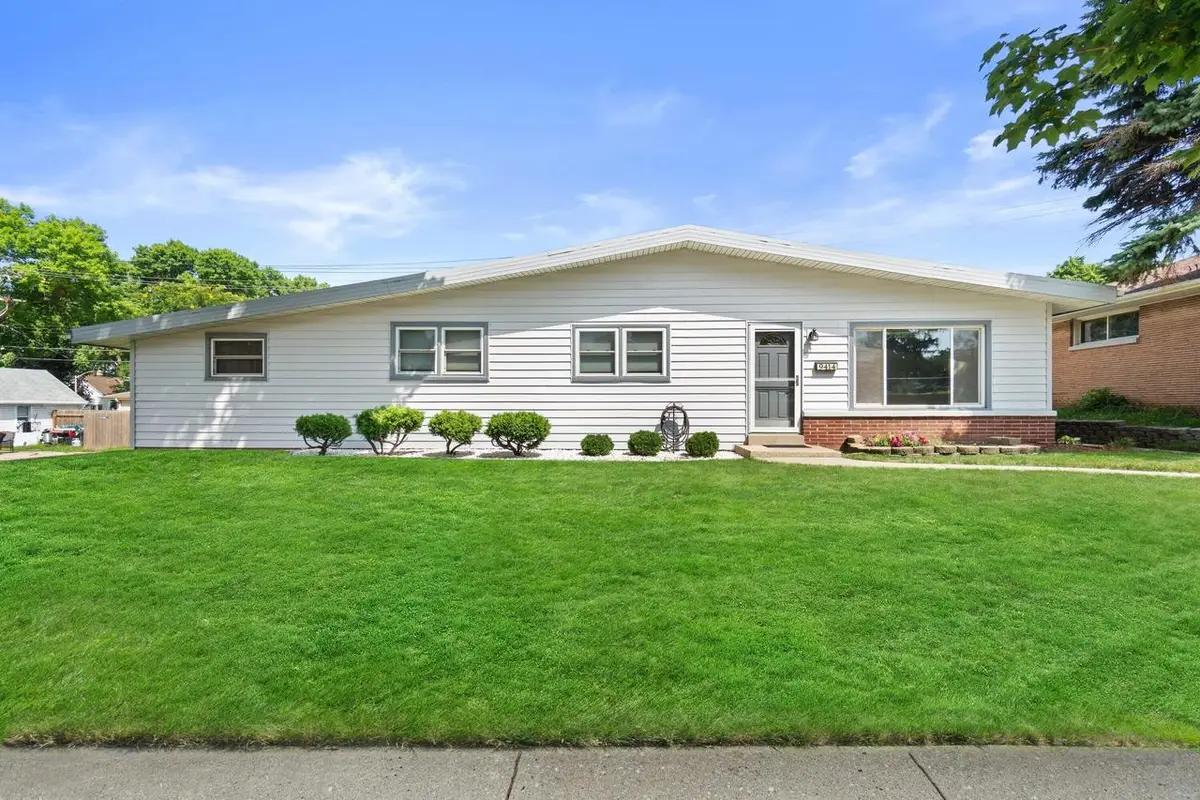 9414 W Oklahoma AVENUE, West Allis, WI 53227 - #1