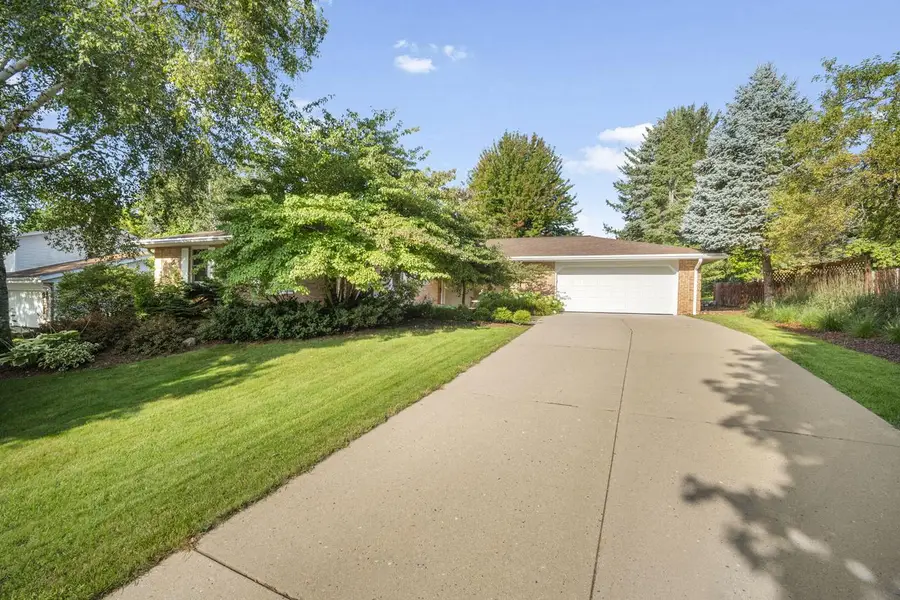 W74N755 Spruce AVENUE, Cedarburg, WI 53012 - #2