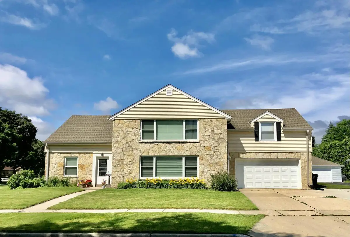 2105 Ludington AVENUE #2107, Wauwatosa, WI 53226 - #1
