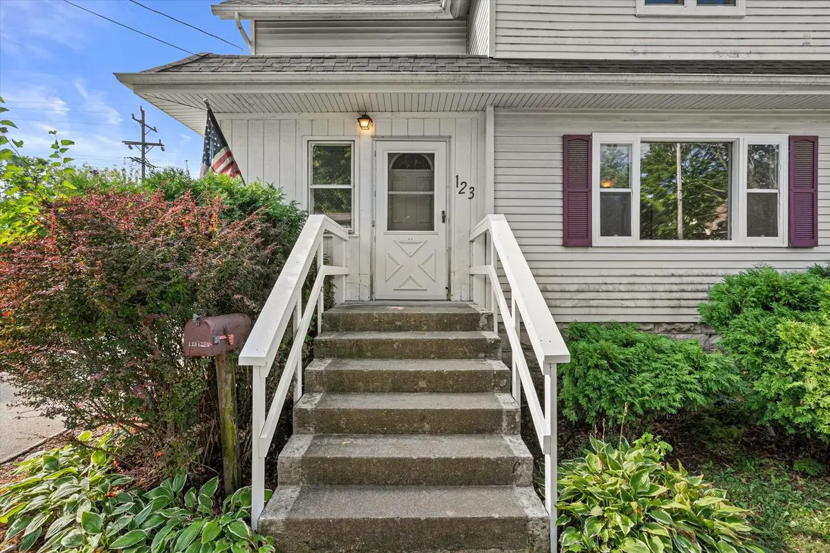 123 Cook STREET, Waukesha, WI 53186 - #1