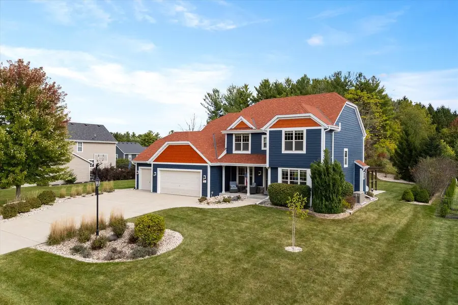 W273N2420 Arlington COURT, Pewaukee, WI 53072 - #2