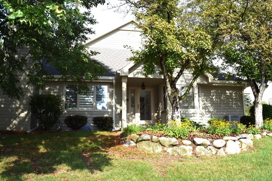 N21W24130 Garden CIRCLE #1 A, Pewaukee, WI 53072 - #3