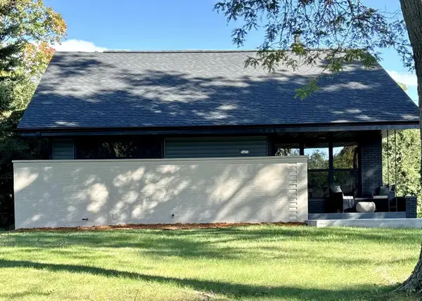 7470 N Navajo ROAD, Fox Point, WI 53217