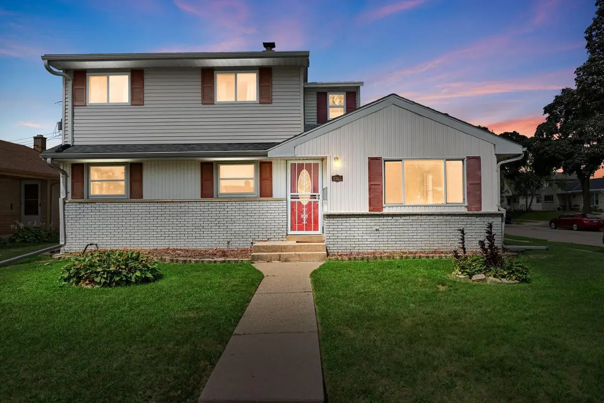 8302 W Courtland AVENUE, Milwaukee, WI 53218 - #1