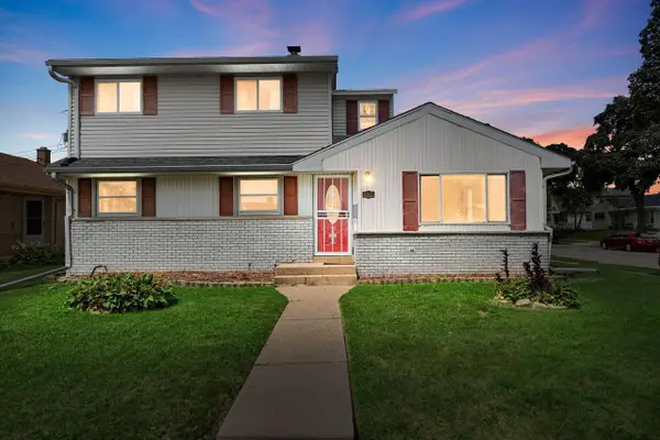 8302 W Courtland AVENUE, Milwaukee, WI 53218