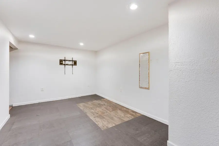 8302 W Courtland AVENUE, Milwaukee, WI 53218 - #3