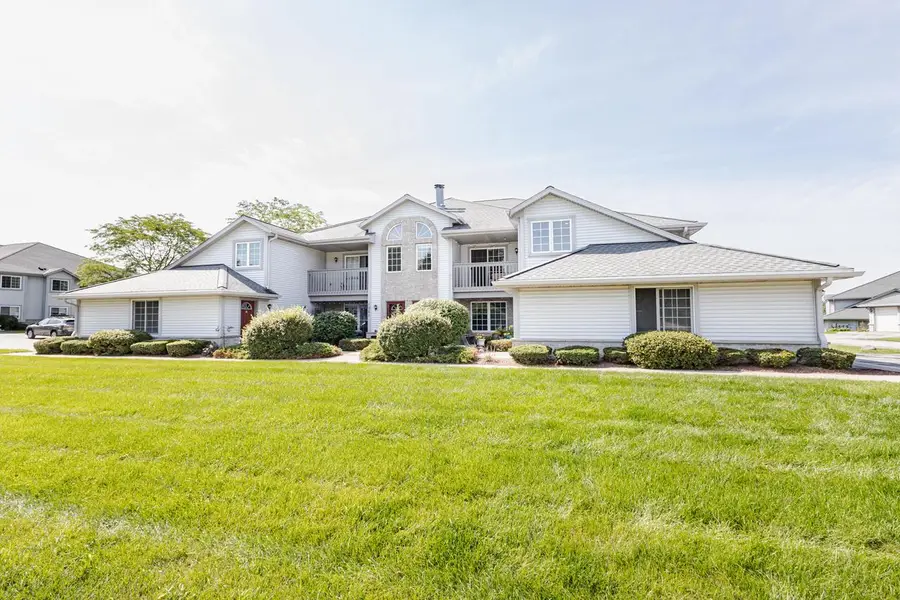 1061 Quinlan DRIVE #F, Pewaukee, WI 53072 - #3
