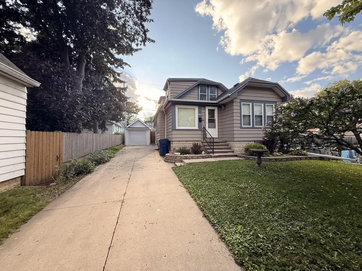 423 S 68th STREET, Milwaukee, WI 53214 - #1
