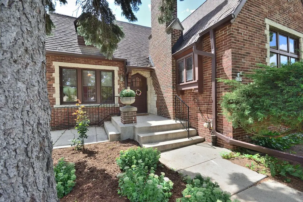5109 W Washington BOULEVARD, Milwaukee, WI 53208 - #1