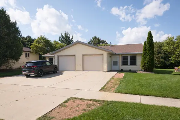 1334 Honeysuckle ROAD #1336, Hartford, WI 53027