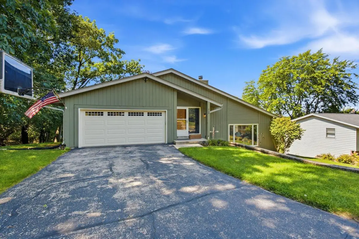719 Wexford WAY, Hartland, WI 53029 - #1