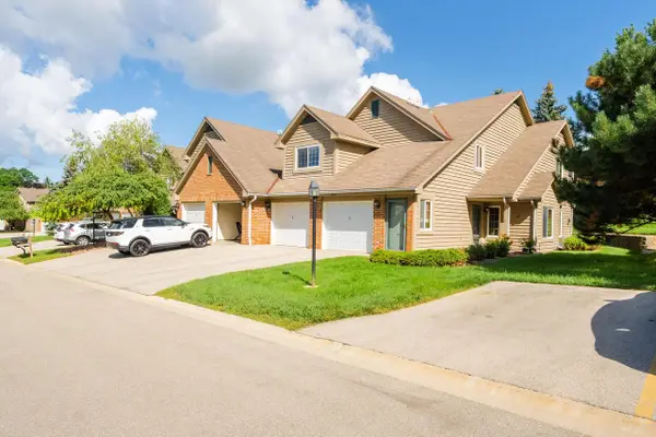 18600 Brookfield Lake DRIVE #53, Brookfield, WI 53045