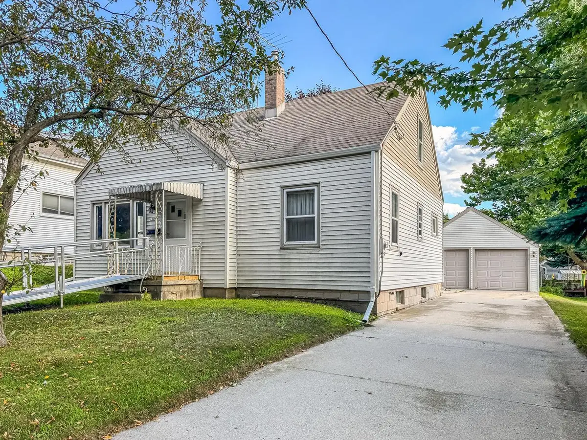 1109 Flambeau STREET, Manitowoc, WI 54220 - #1