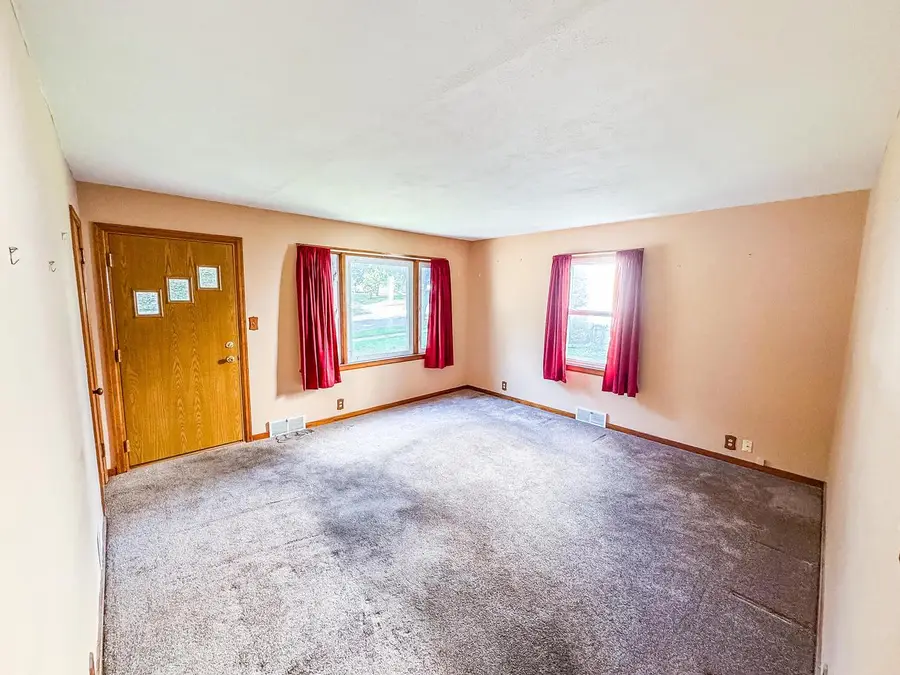 1109 Flambeau STREET, Manitowoc, WI 54220 - #3