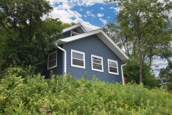 1604 E North STREET, Waukesha, WI 53188