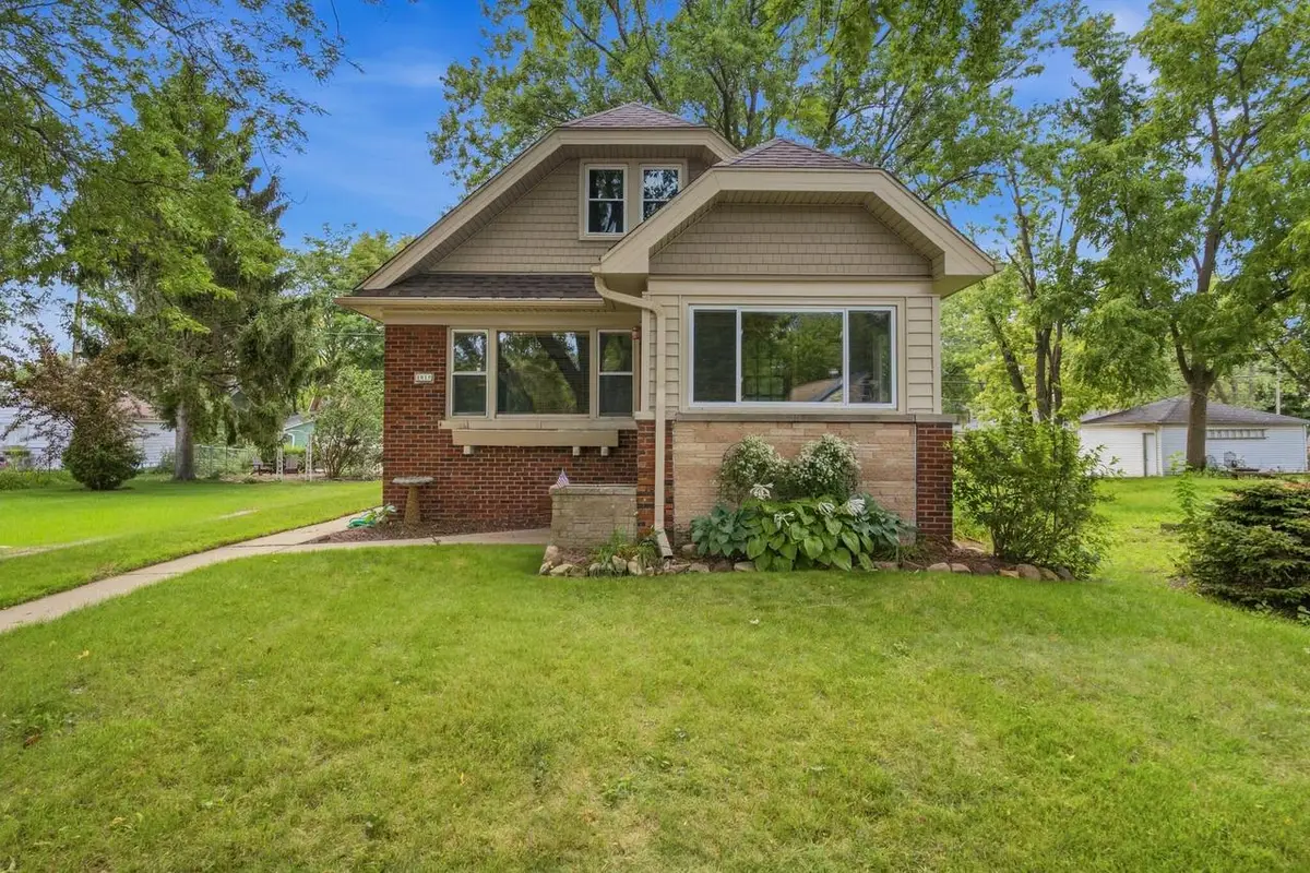 1919 W Marne AVENUE, Glendale, WI 53209 - #1