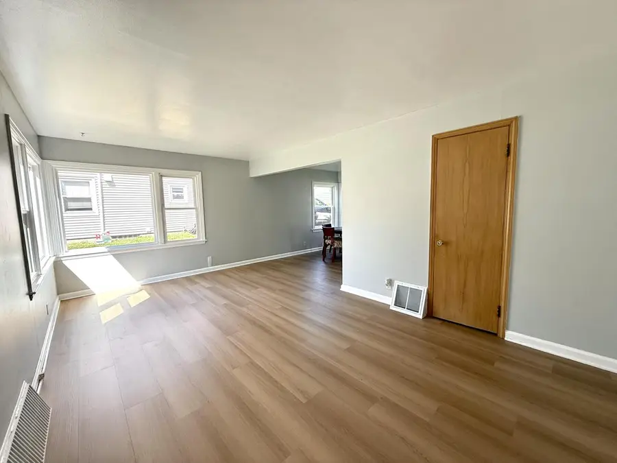 4510 W Tripoli AVENUE, Milwaukee, WI 53220 - #3