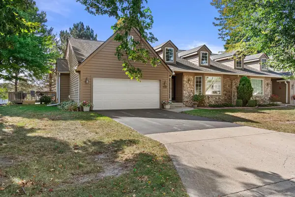 7727 W Maple Ridge COURT, Franklin, WI 53132