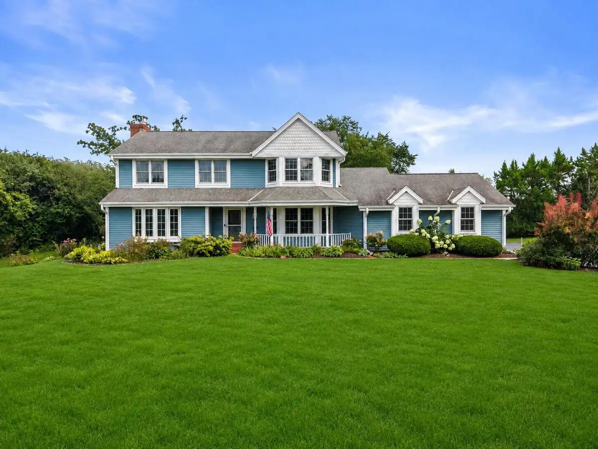 W234S5010 Woodchuck LANE, Waukesha, WI 53189 - #1