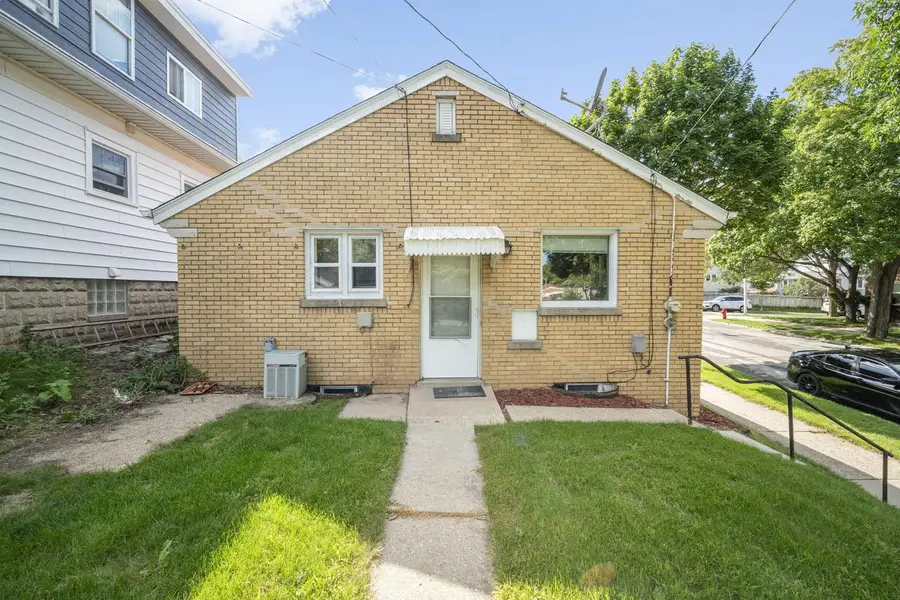 3300 S 14th STREET, Milwaukee, WI 53215 - #2