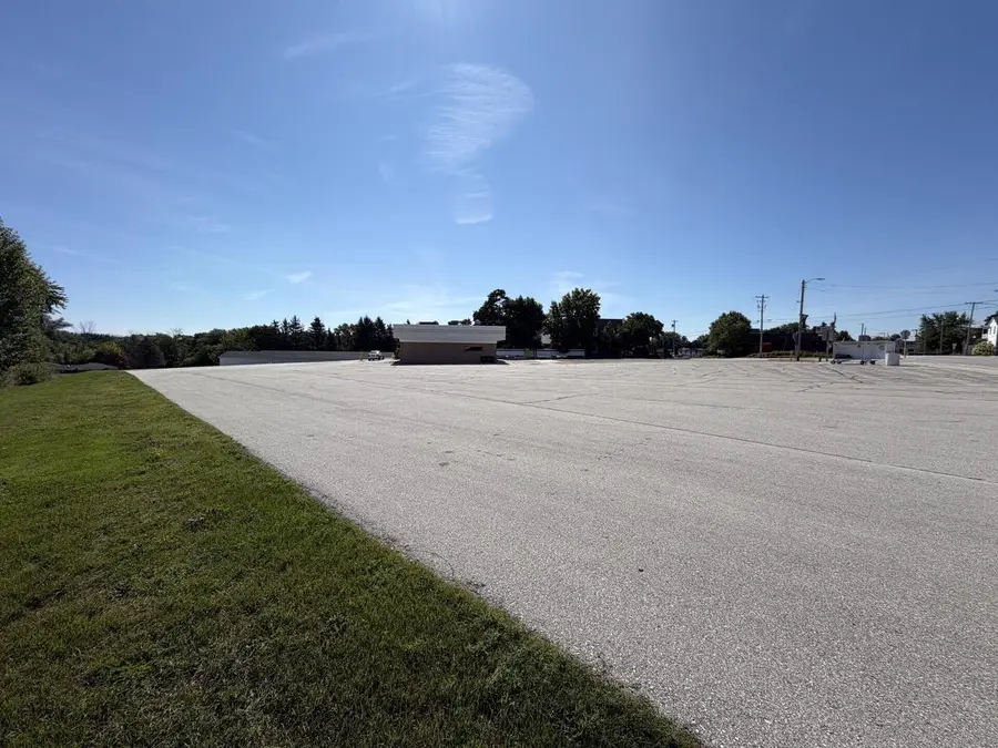 536 MADISON AVENUE, Howards Grove, WI 53083 - #2