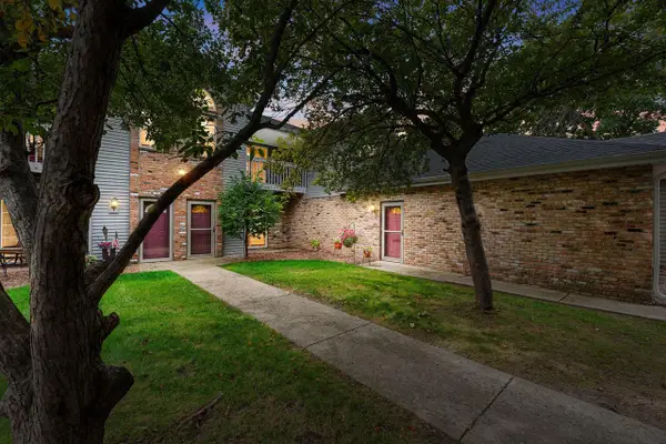 180 W Oak Leaf DRIVE #8, Oak Creek, WI 53154