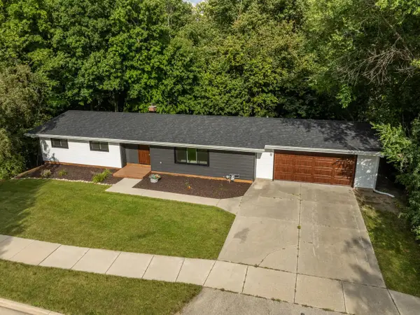 2421 Skyline DRIVE, West Bend, WI 53090