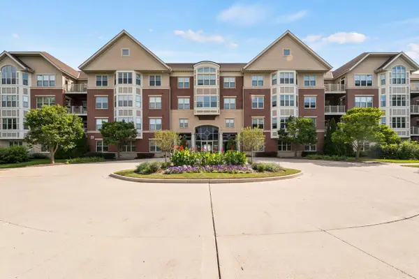 4120 S Lake DRIVE #351, Saint Francis, WI 53235