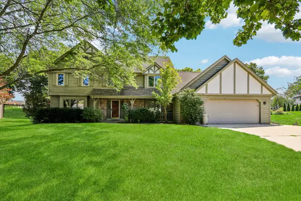 7586 Francis COURT E, Franklin, WI 53132