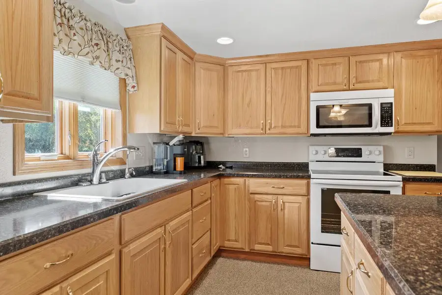 807 Madison AVENUE, Howards Grove, WI 53083 - #3