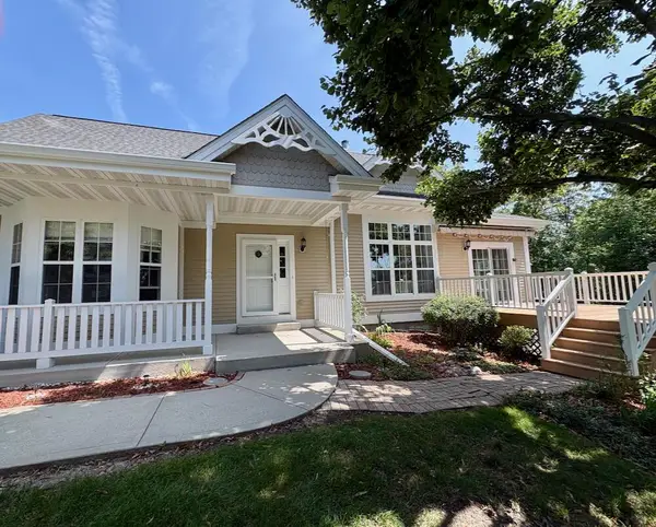 14133 W Linfield DRIVE, New Berlin, WI 53151