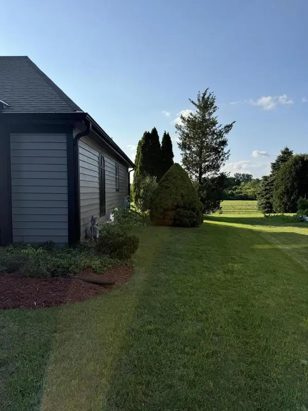 8530 W Woodfield COURT, Franklin, WI 53132