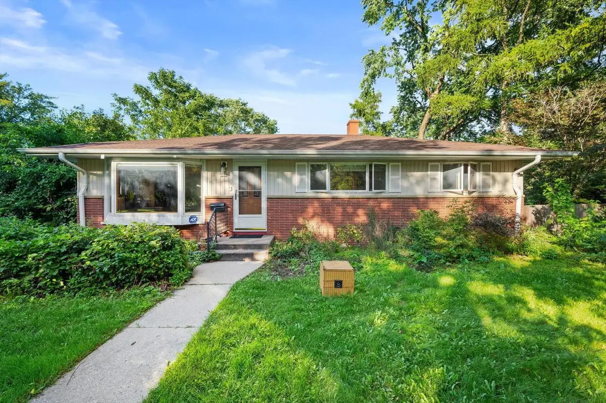 5788 N Milwaukee River PARKWAY, Glendale, WI 53209 - #1