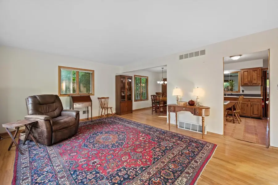 5788 N Milwaukee River PARKWAY, Glendale, WI 53209 - #2