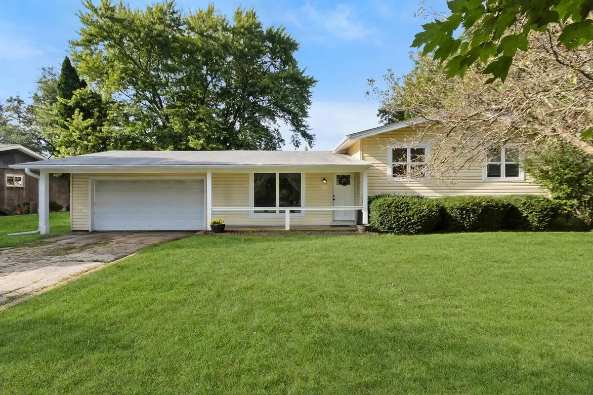 141 Marino AVENUE, Delavan, WI 53115 - #1