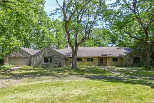W269S3178 Merrill Hills ROAD, Waukesha, WI 53189