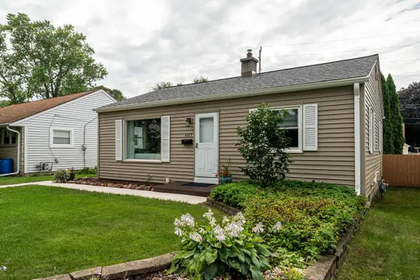 4917 N Mohawk AVENUE, Glendale, WI 53217