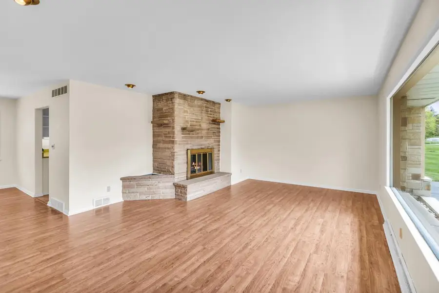 11240 N Valley DRIVE, Mequon, WI 53092 - #3