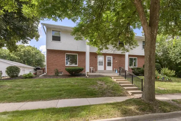 1320 Camden WAY #2, Waukesha, WI 53186