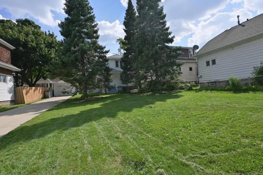 5411 W Wells STREET W, Milwaukee, WI 53208 - #2