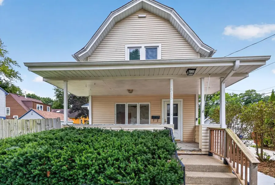 313 E Laflin AVENUE, Waukesha, WI 53186 - #2